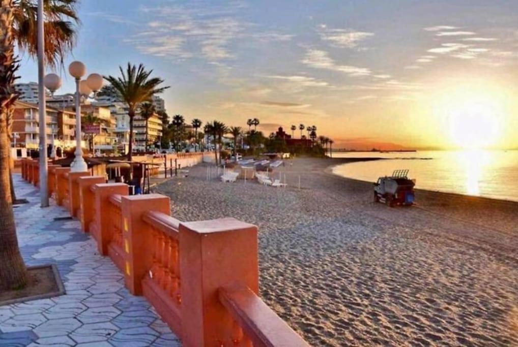 Benalbeach. 1º Linea De Playa. Benalmadena Bagian luar foto